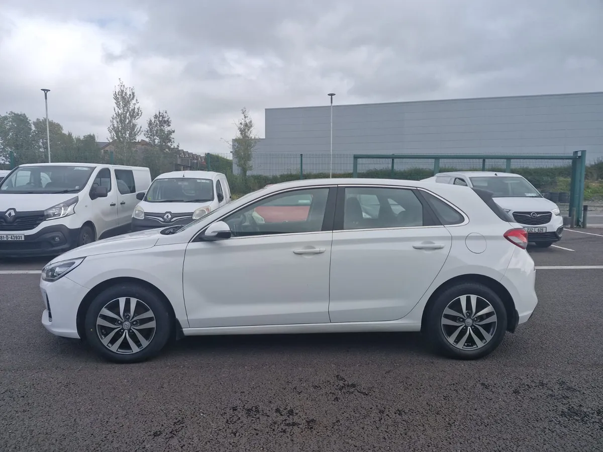 Hyundai i30 2019 - Deluxe Plus Model - Image 4