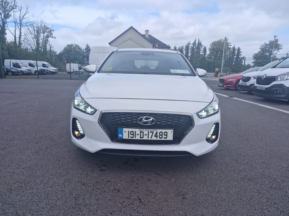Hyundai i30 2019 - Deluxe Plus Model - Image 2