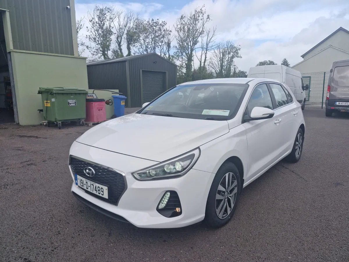 Hyundai i30 2019 - Deluxe Plus Model - Image 3
