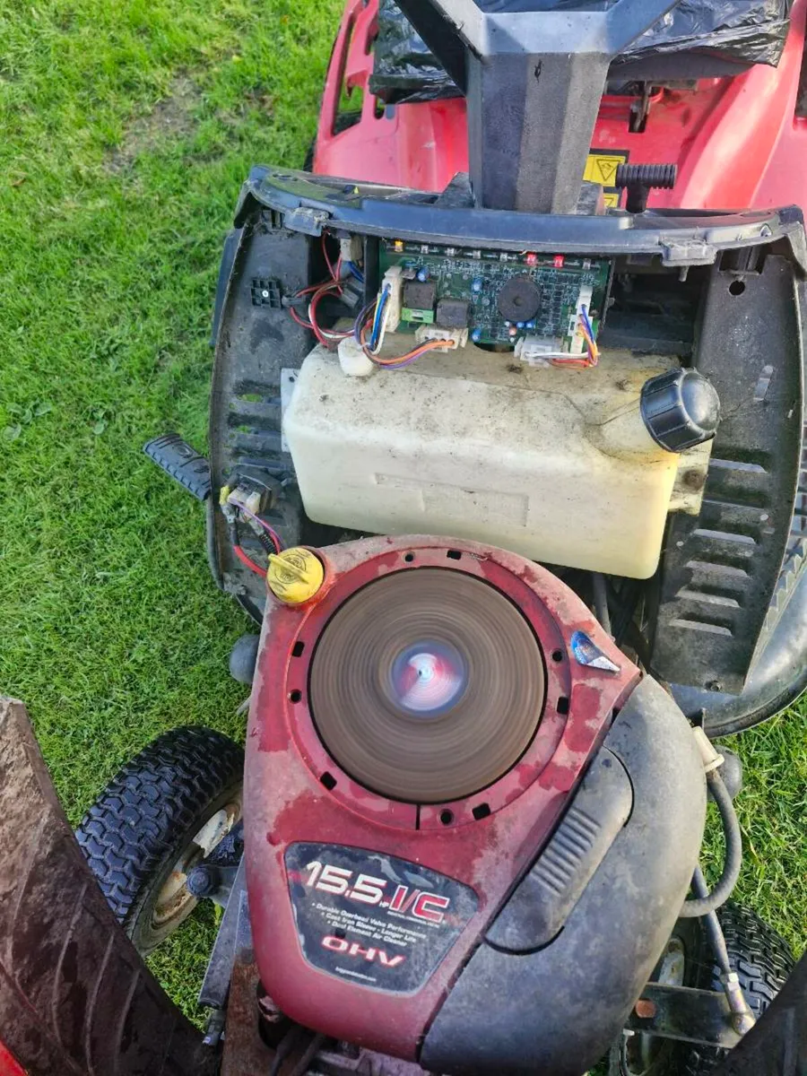 Castlegarden ride on mower Delivery available - Image 2