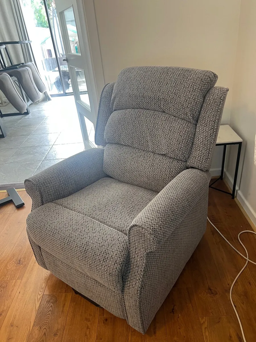 Armchair Lift and Tilt Dual Motor - Image 4