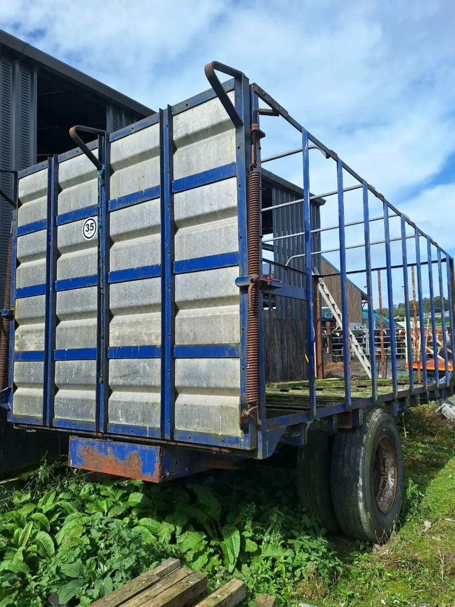 Cattle trailer