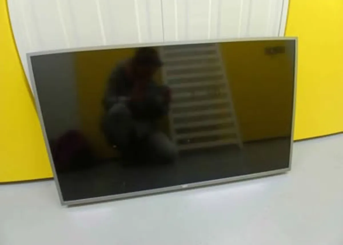 PHILPS Smart Full HD HDR LED TV 43" - Image 1