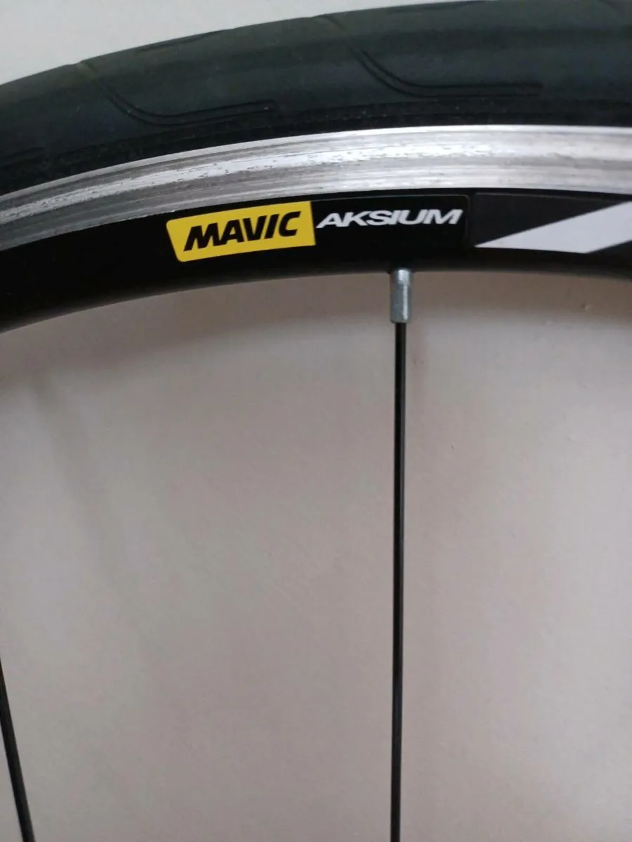 Mavic Askium wheelset with tyres and tubes - Image 2