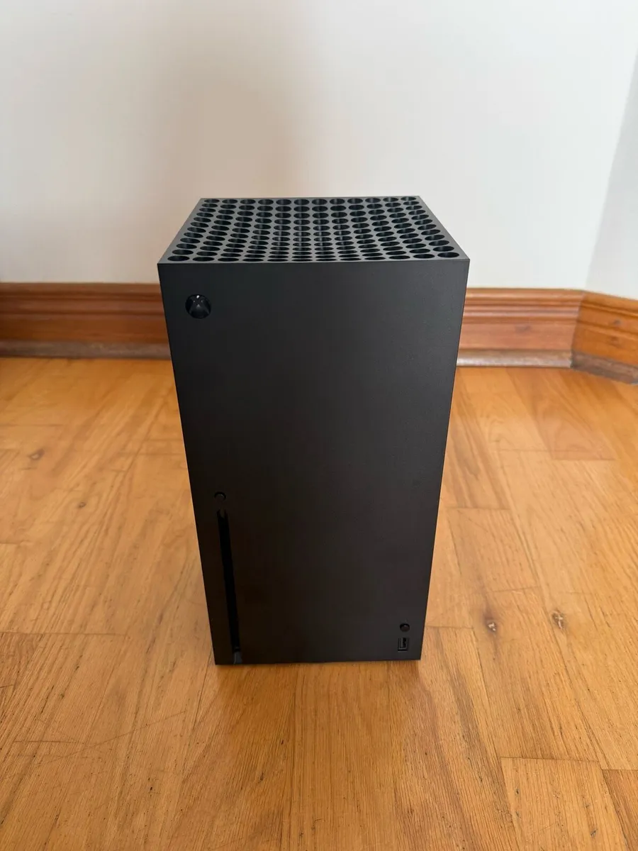 Xbox Series X 1TB + Accessories - Image 2