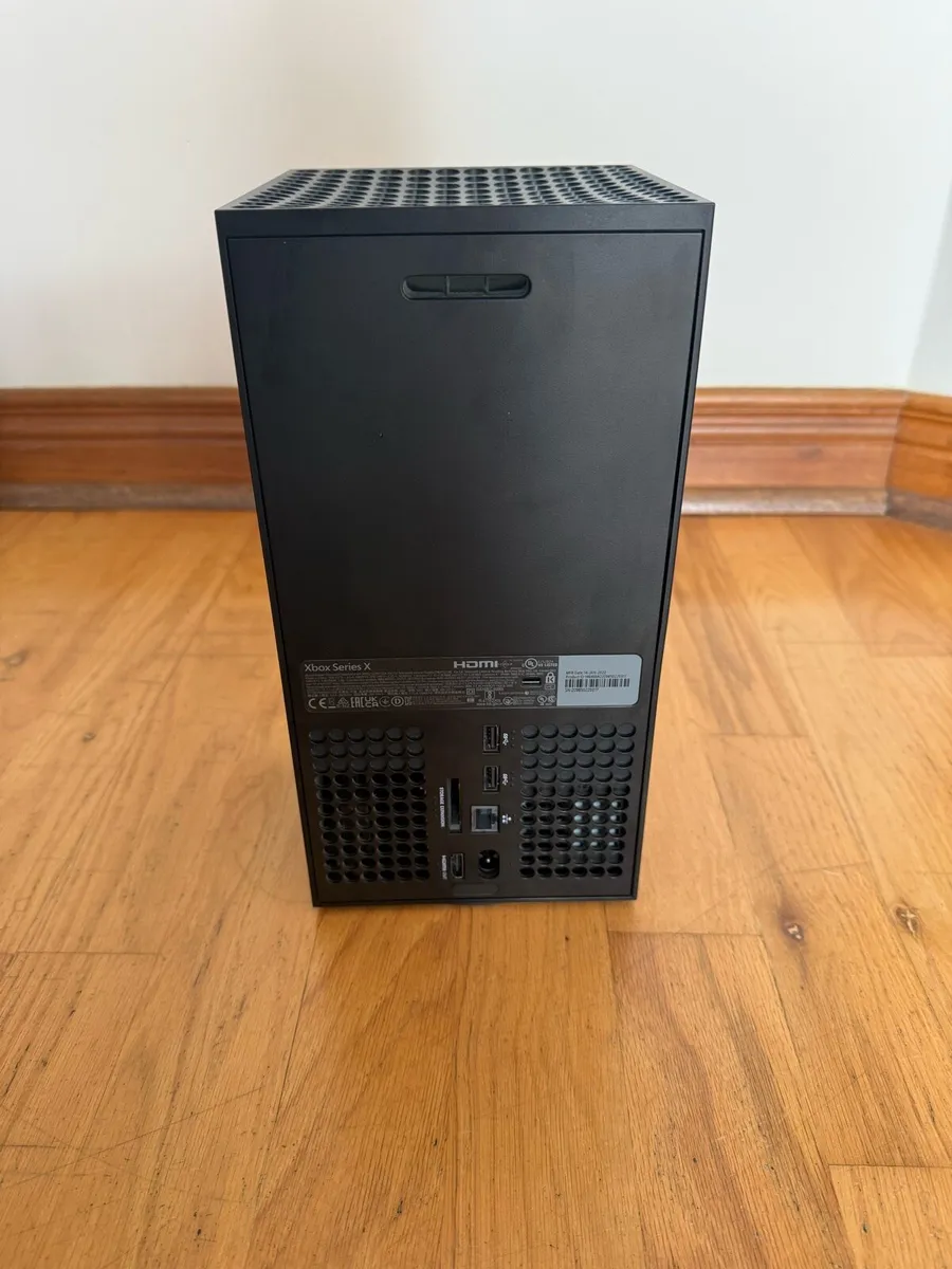 Xbox Series X 1TB + Accessories - Image 3