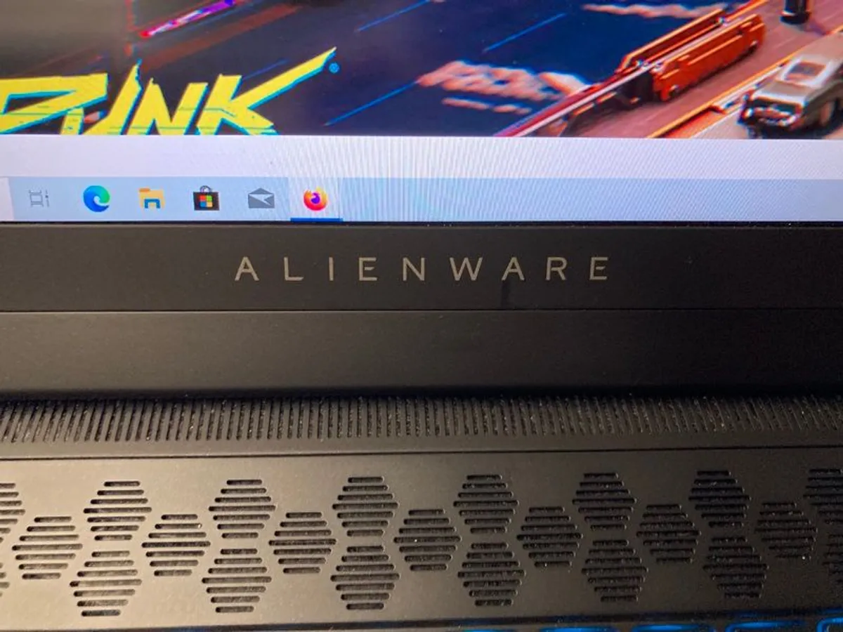 Alienware X15 Gaming Laptop - Image 2