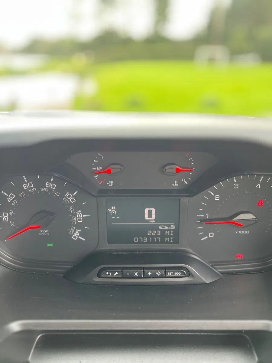 2019 Peugeot partner - Image 3