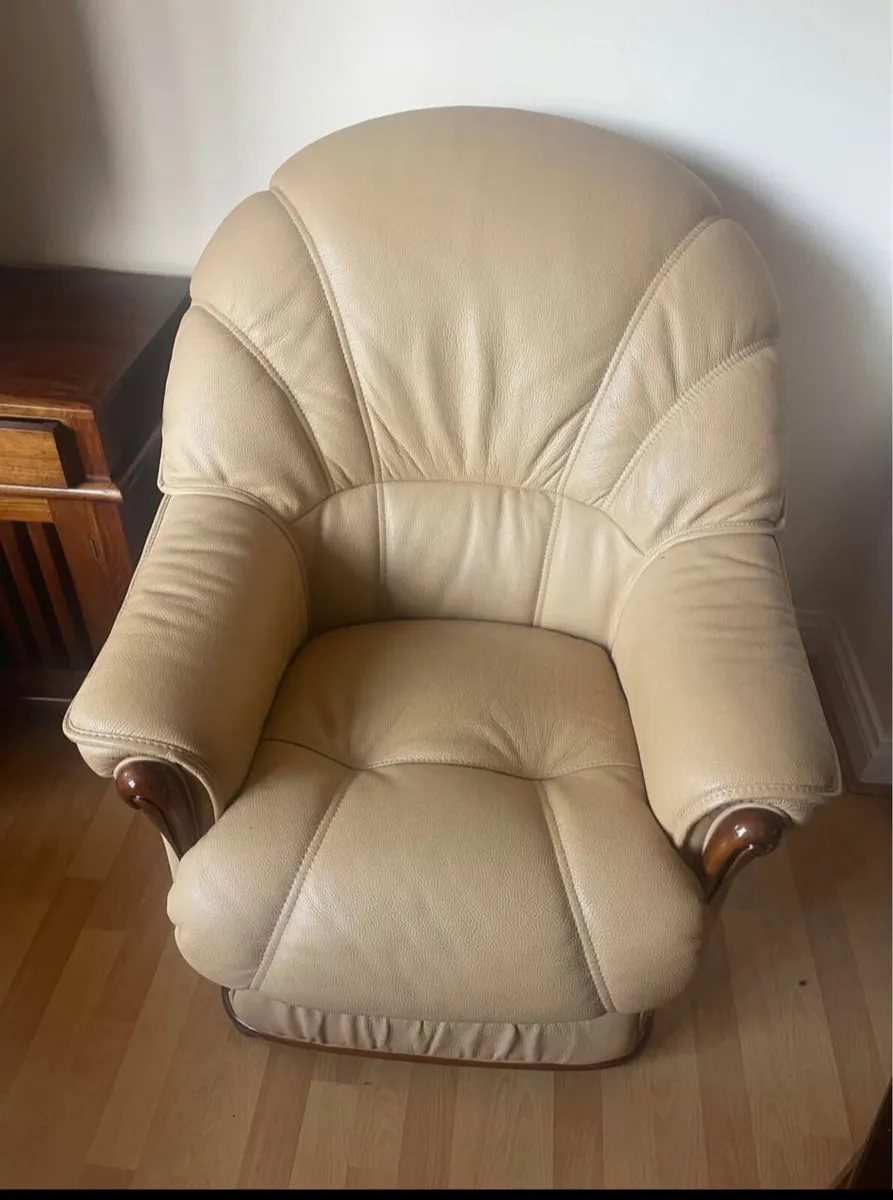 Leather 2 seater and 2 arm chairs - Image 2