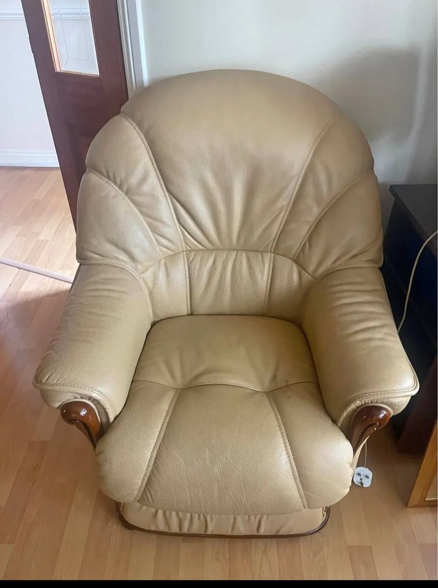 Leather 2 seater and 2 arm chairs - Image 3
