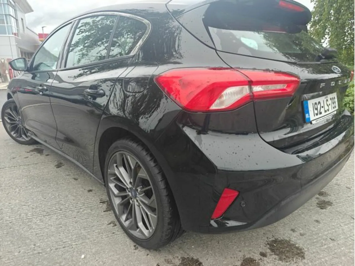 Ford Focus TITANIUM/NATIONWIDE WARRANTY - Image 4