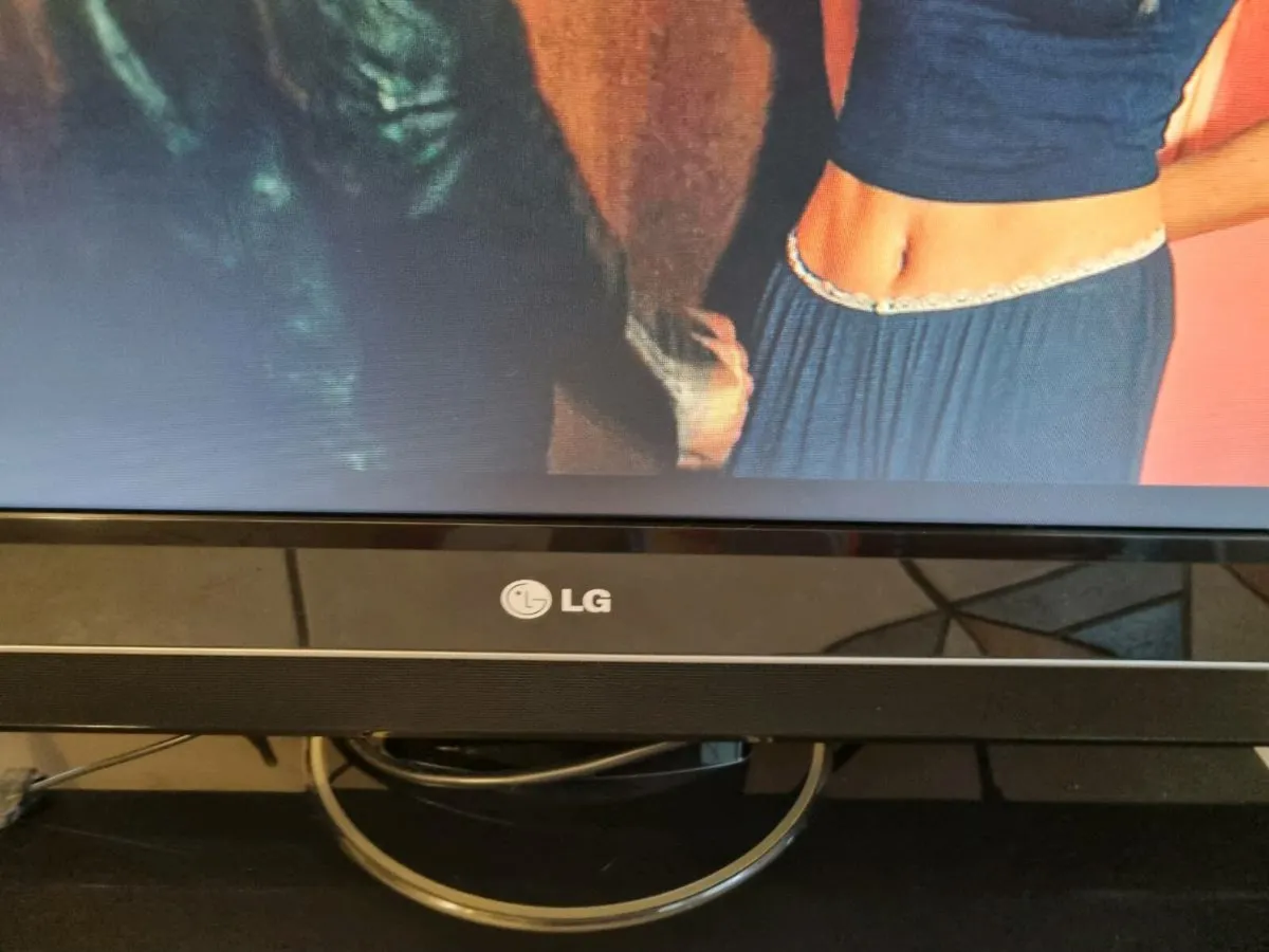 LG TV - Image 2