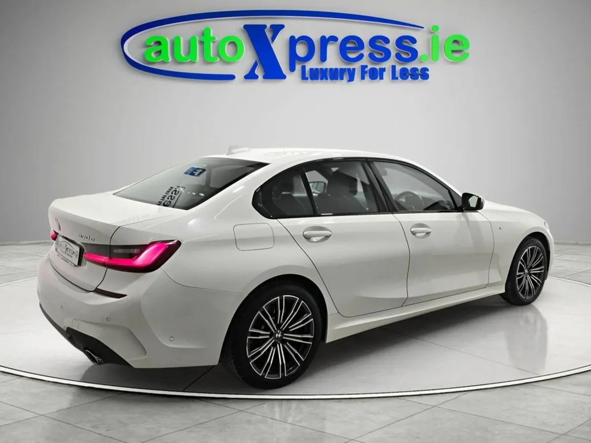BMW 3-Series 330E M SPORT Automatic, Reversing cam - Image 3