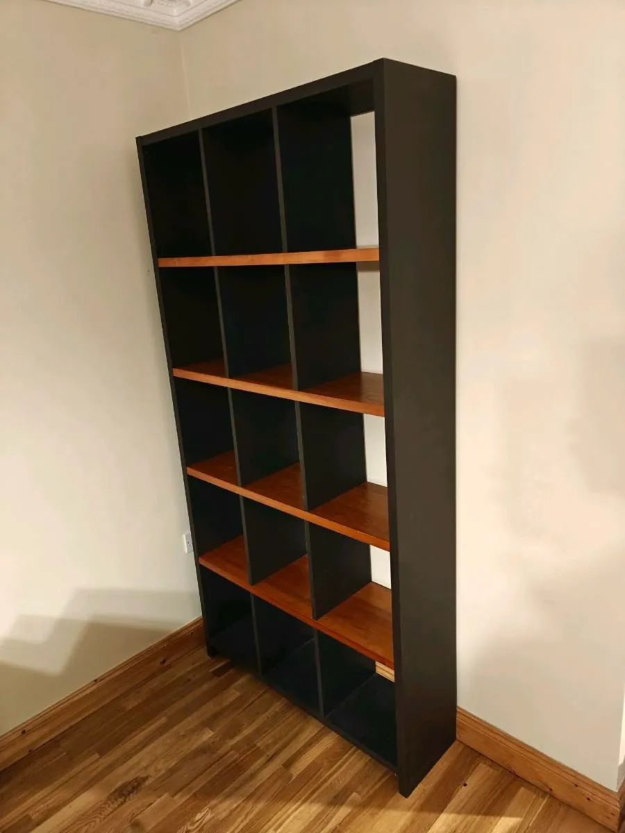 2 Book Shelfs/ display units