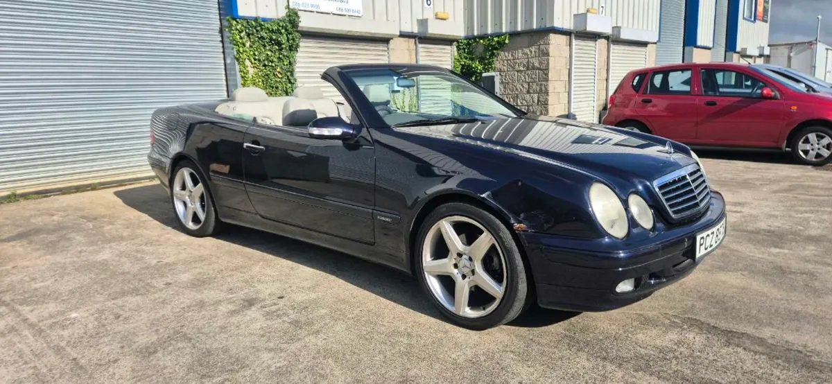Mercedes CLK 320 convertiblr - Image 1