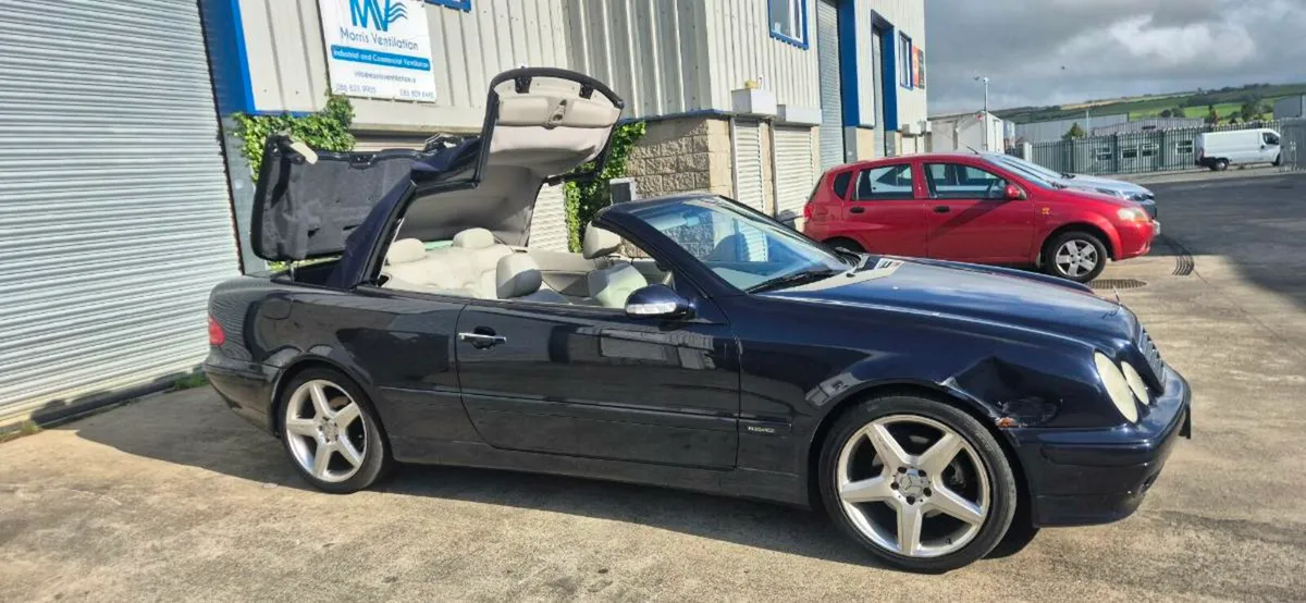 Mercedes CLK 320 convertiblr - Image 3