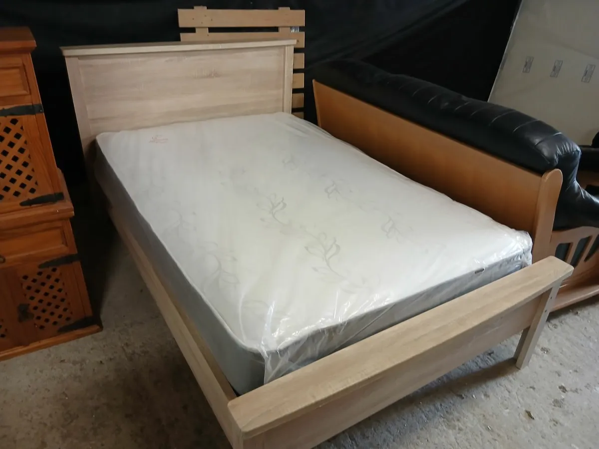 Bed & mattress - Image 2