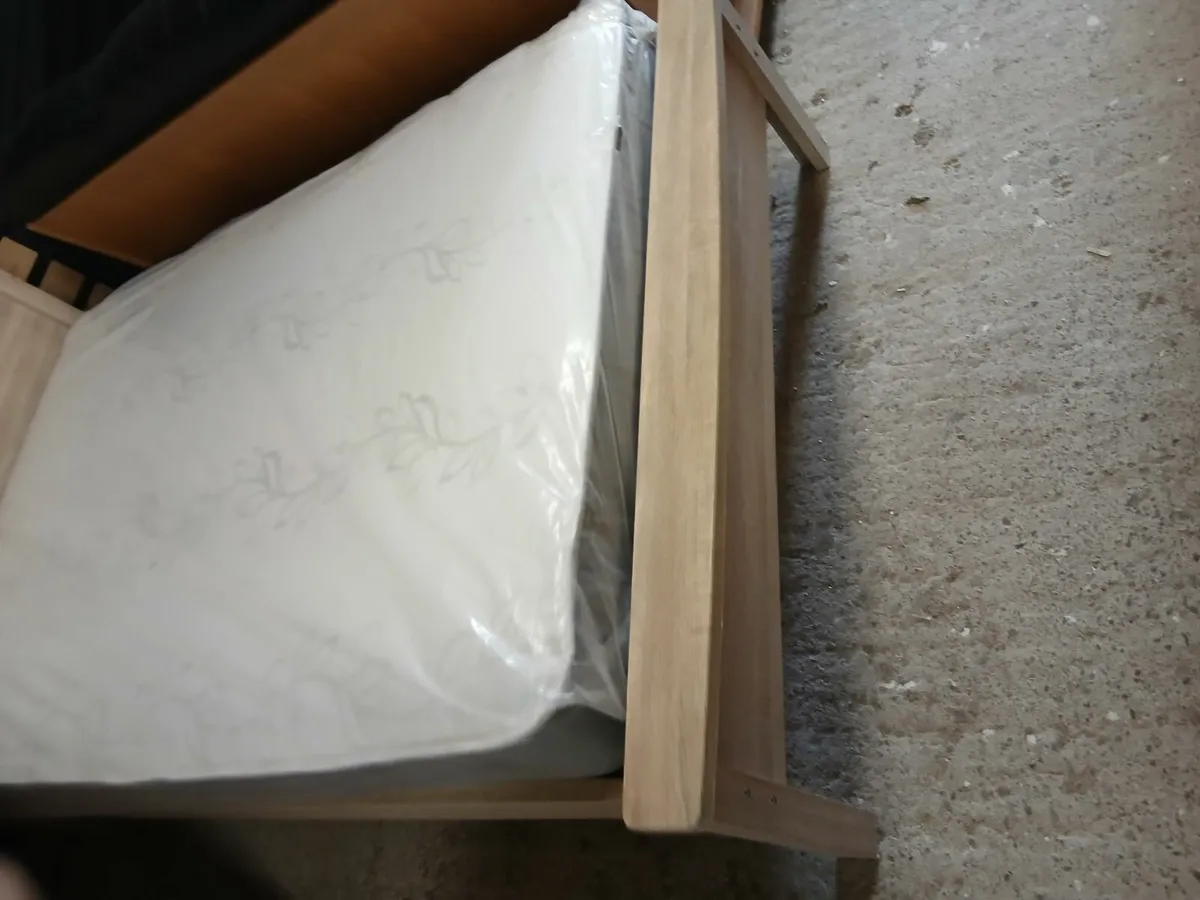 Bed & mattress - Image 3
