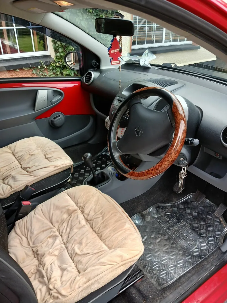 Peugeot 107 2011 - Image 2