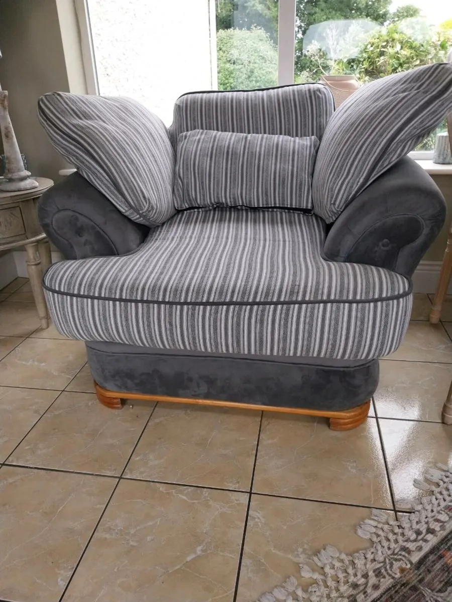 Sofa chair - Image 1