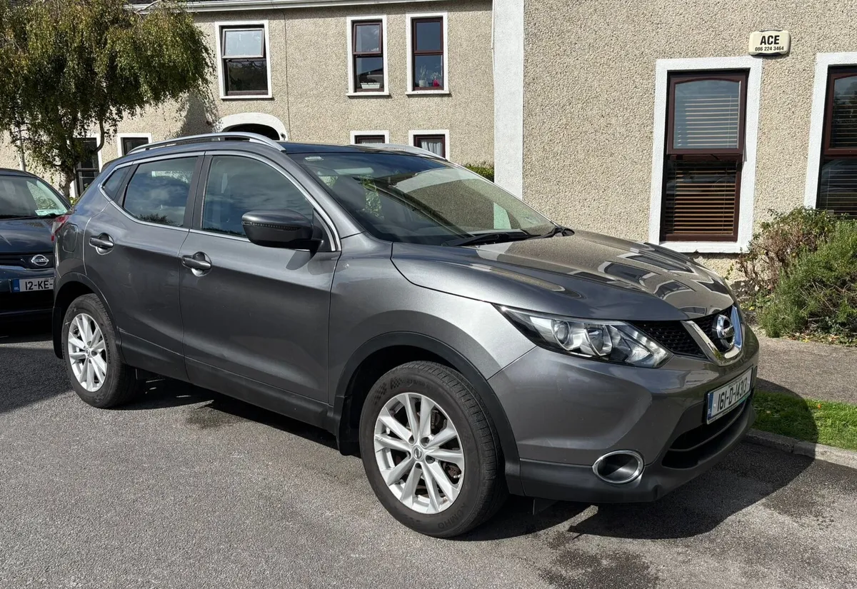 Nissan Qashqai 1.2 Petrol. Low mileage. Sat nav. - Image 2