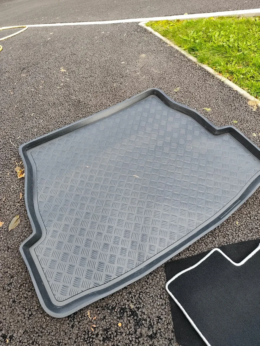 Rav4 Custom Made rubber boot liner and mats - Image 3