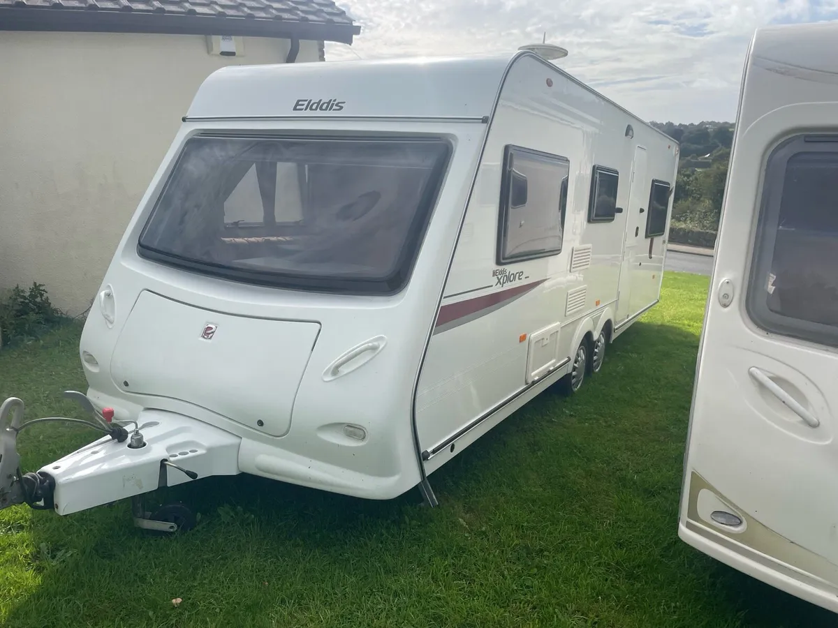 6 birth triple bunk bed caravan - Image 1