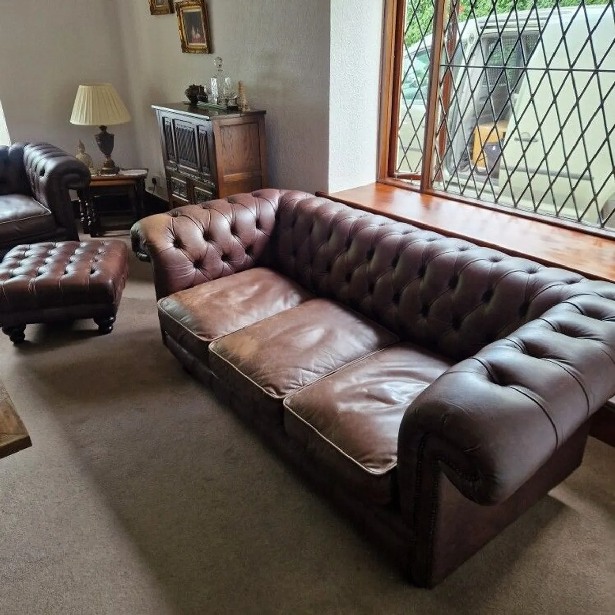 Two Chesterfield Paxton sofa's with matching footstool. - Image 4