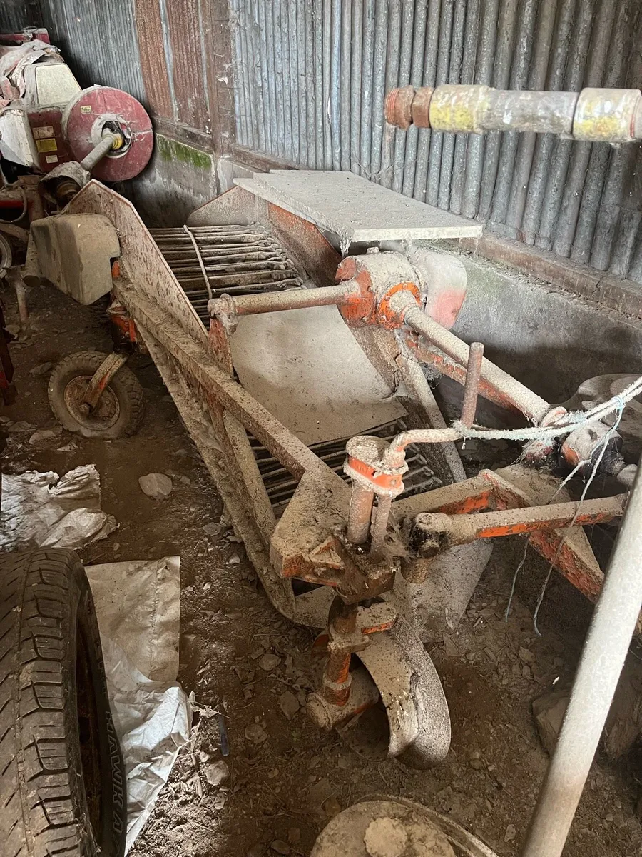 Potato digger - Image 1