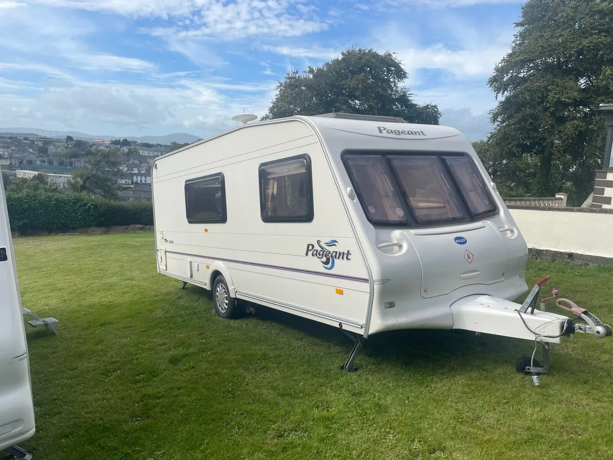 4 birth caravan - Image 1