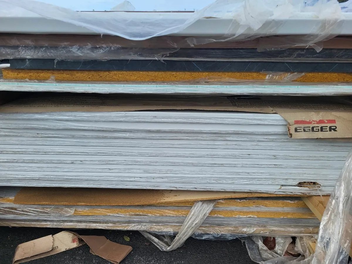14  off 40mm  formica worktops 4.1 long - Image 1