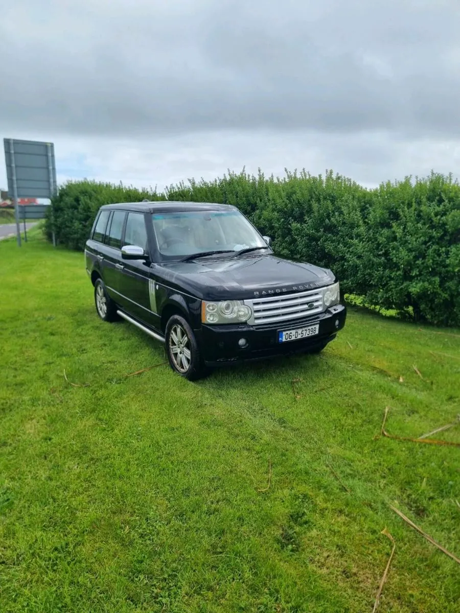 Range Rover Vogue Crew Cab - Image 1