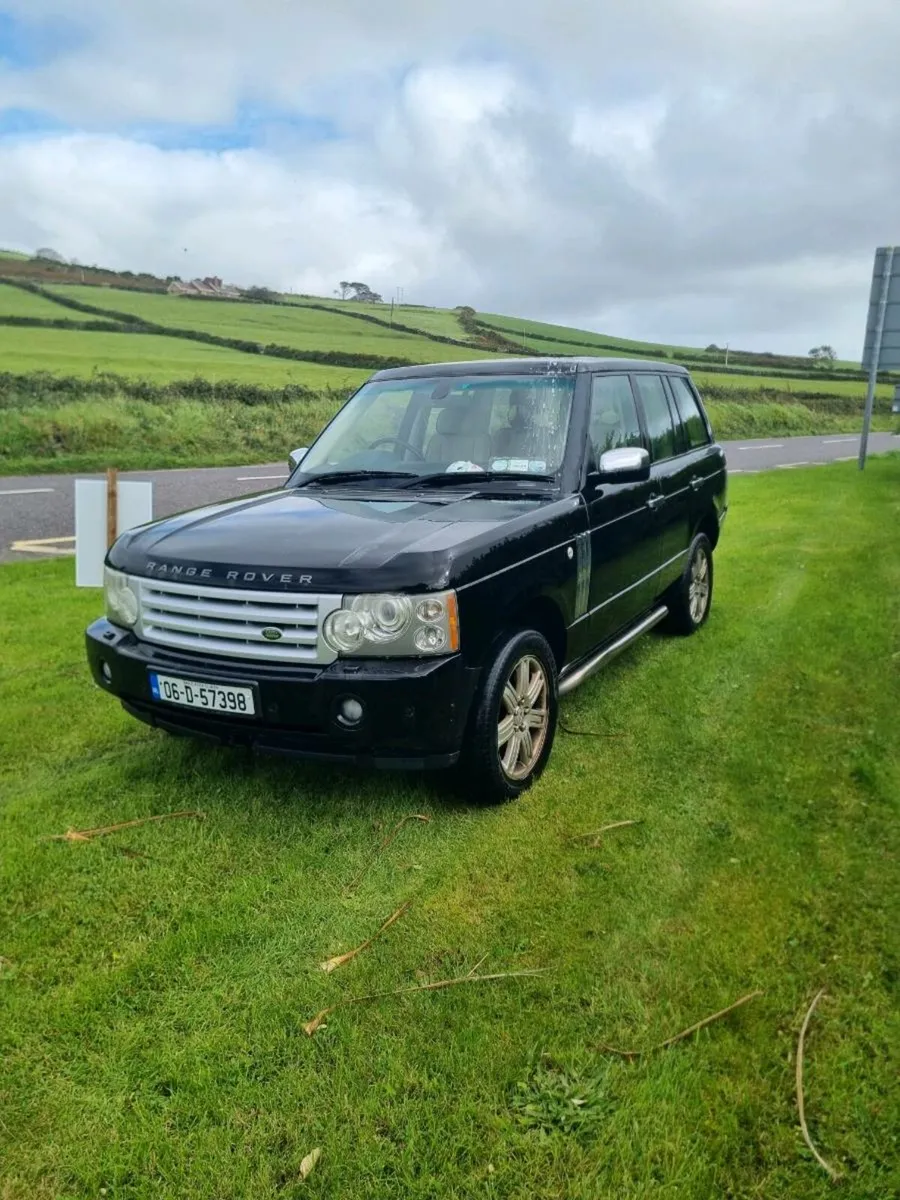Range Rover Vogue Crew Cab - Image 2