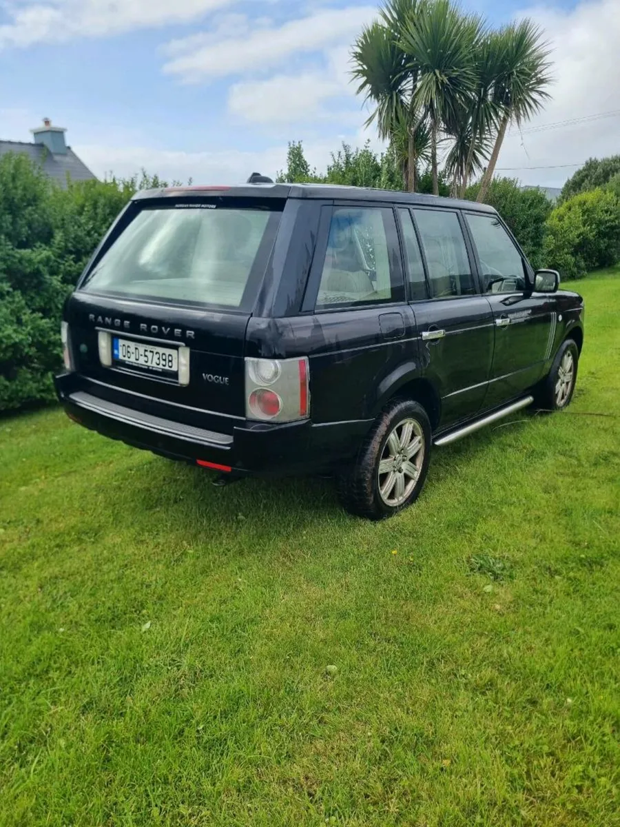 Range Rover Vogue Crew Cab - Image 4
