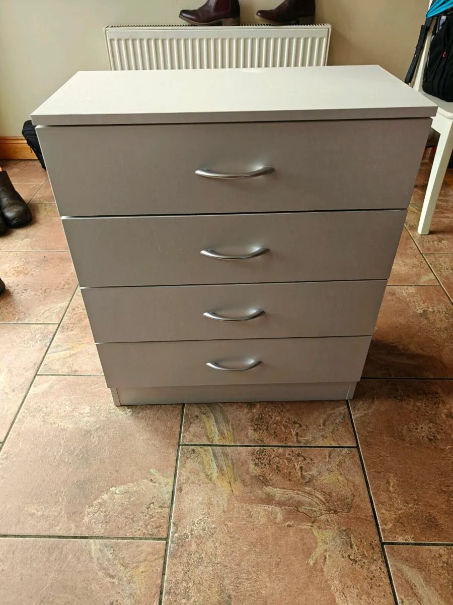 3 drawer cabinet - Image 1