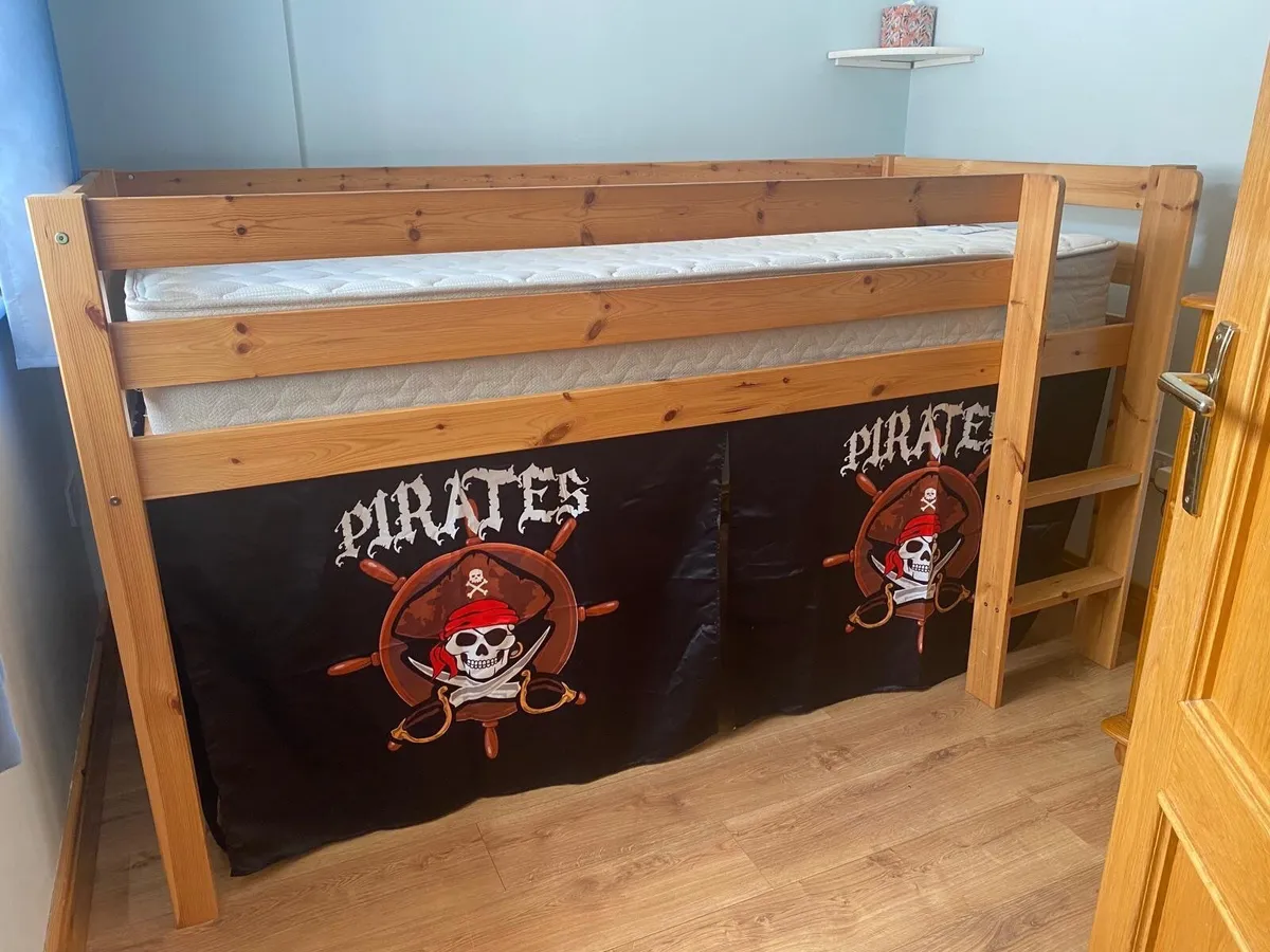 Single mid sleeper bed - Image 1