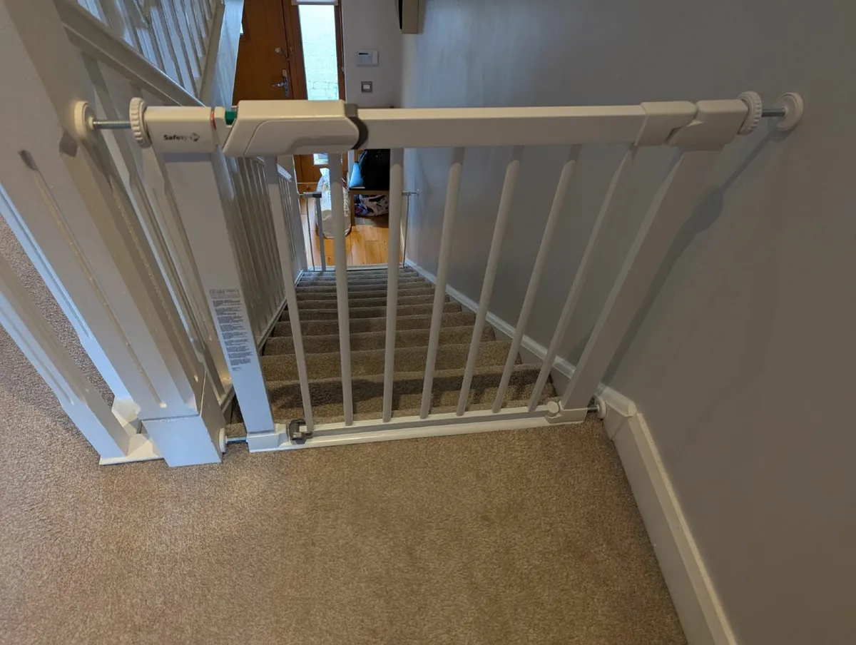 Safety 1st Flat-Step Stair Gate - Image 3