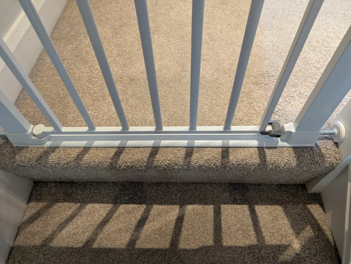 Safety 1st Flat-Step Stair Gate - Image 4