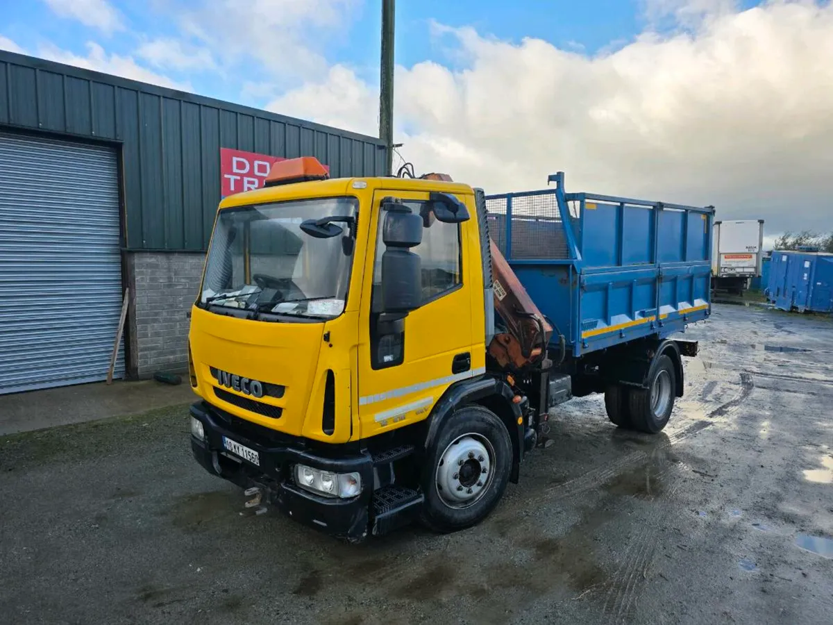 IVECO TIPPER WITH CRANE - Image 1