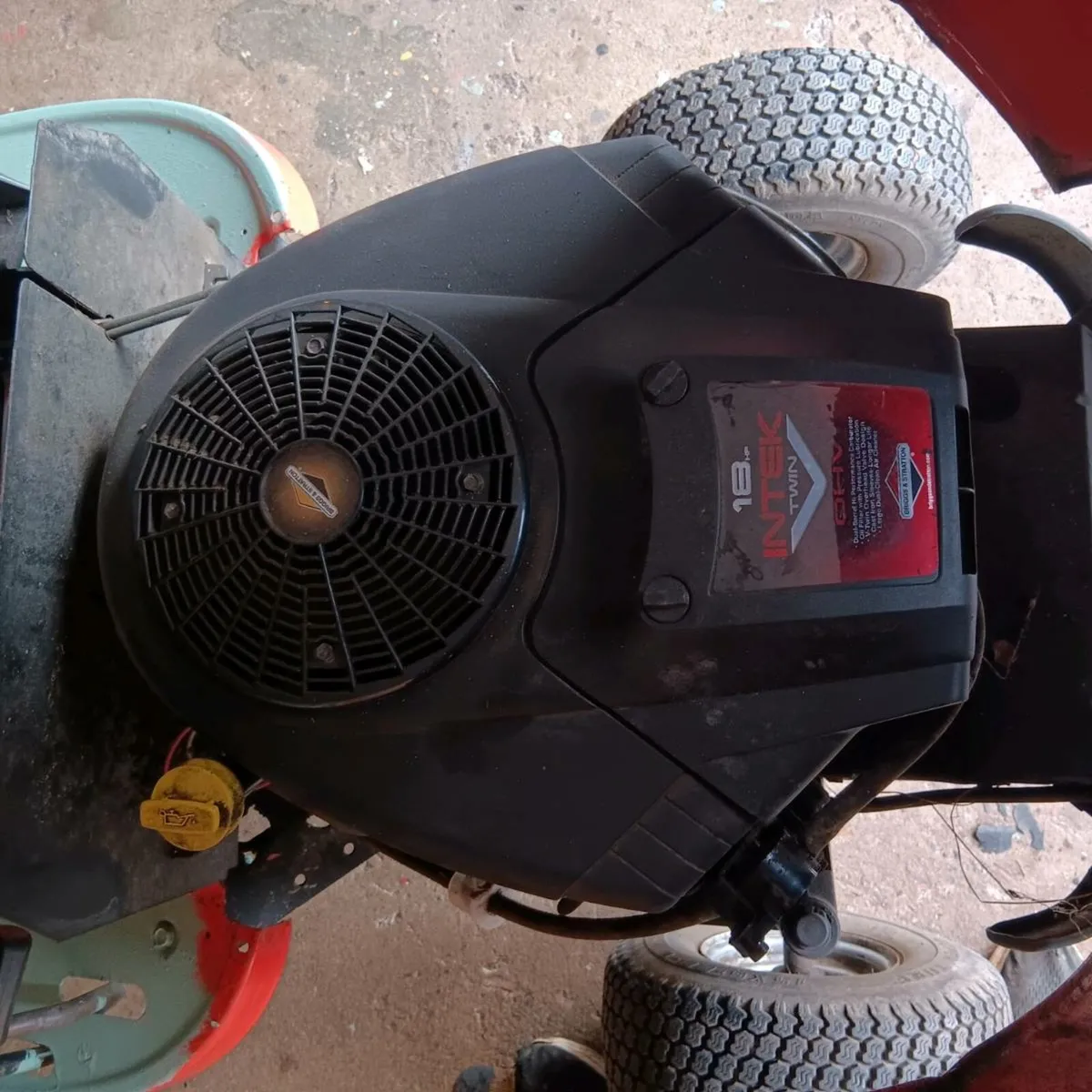 Simplicity 18hp twin cylinder tractor unit - Image 3