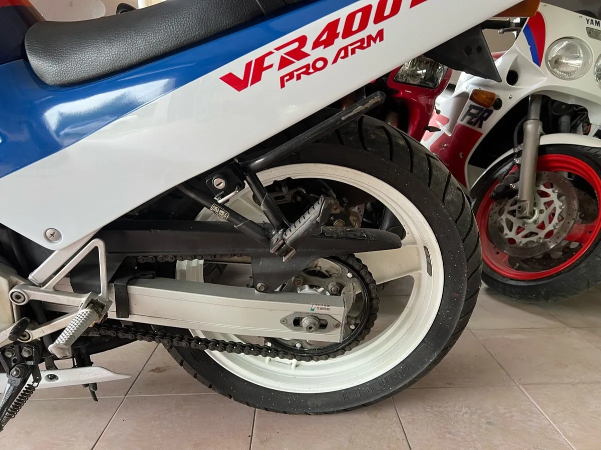Honda vfr400 vfr750 limited edition - Image 4