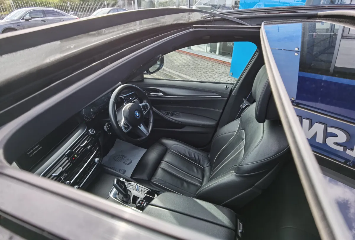 BMW 5 SERIES 530E M SPORT **MASSIVE SPEC!!** - Image 4