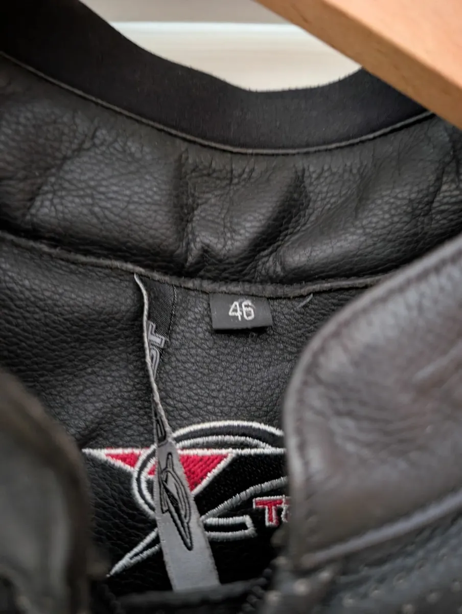 Motorcycle leathers and boots - Image 4