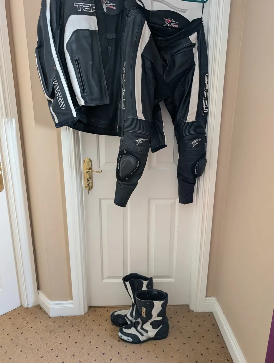 Motorcycle leathers and boots - Image 1