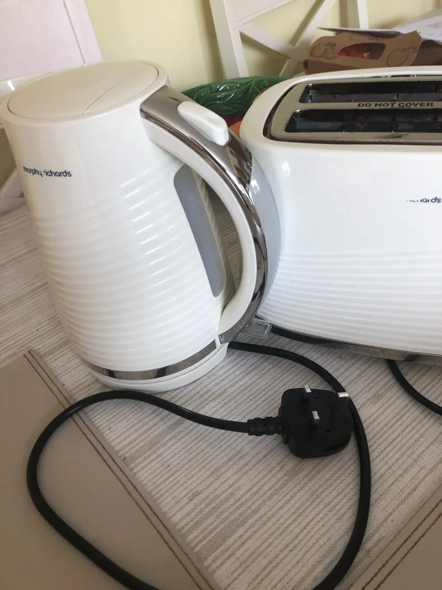 Kettle and Matching Toaster - Image 1