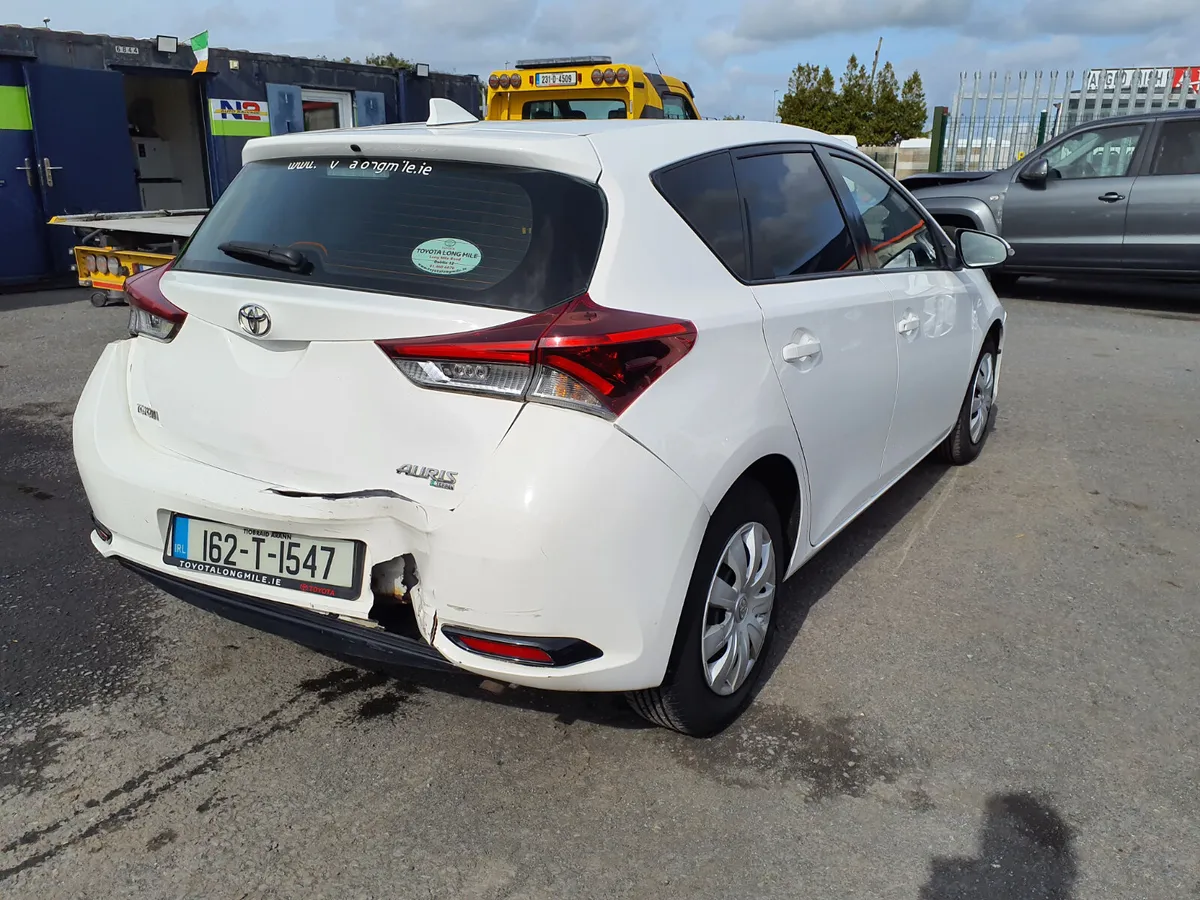 2016 Toyota auris van - Image 3