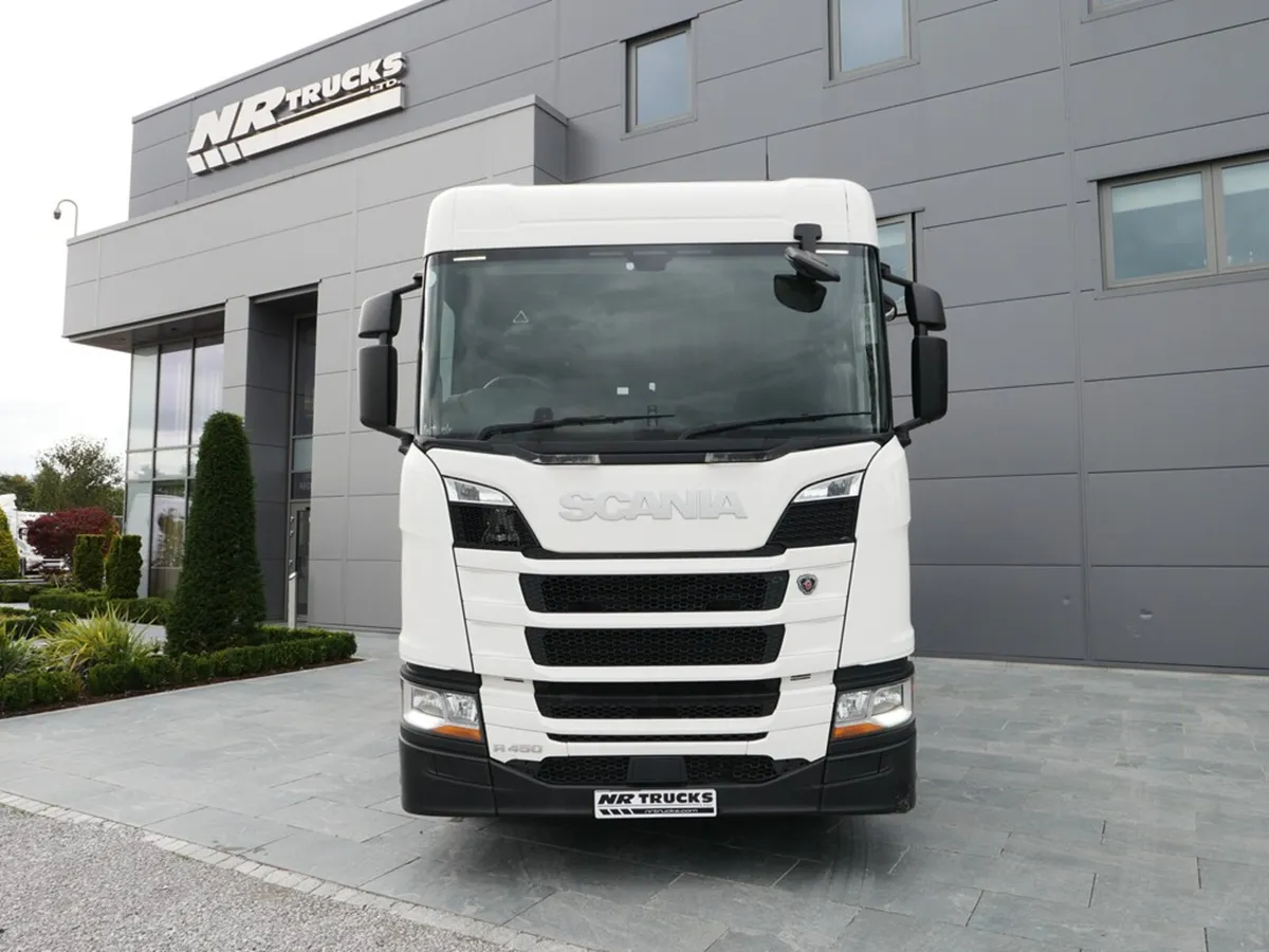 Scania R450 N/G Sleeper  6x2 Midlift auto gearbox - Image 3