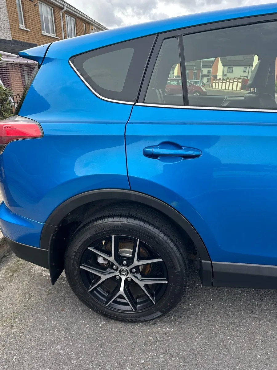 Toyota Rav 4 2016 - Image 2
