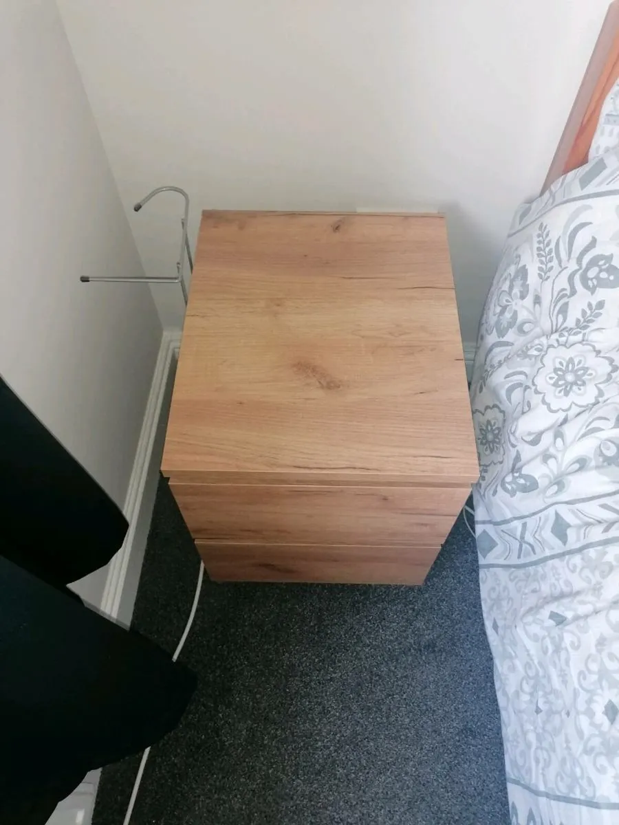 Bedroom furniture - Image 4
