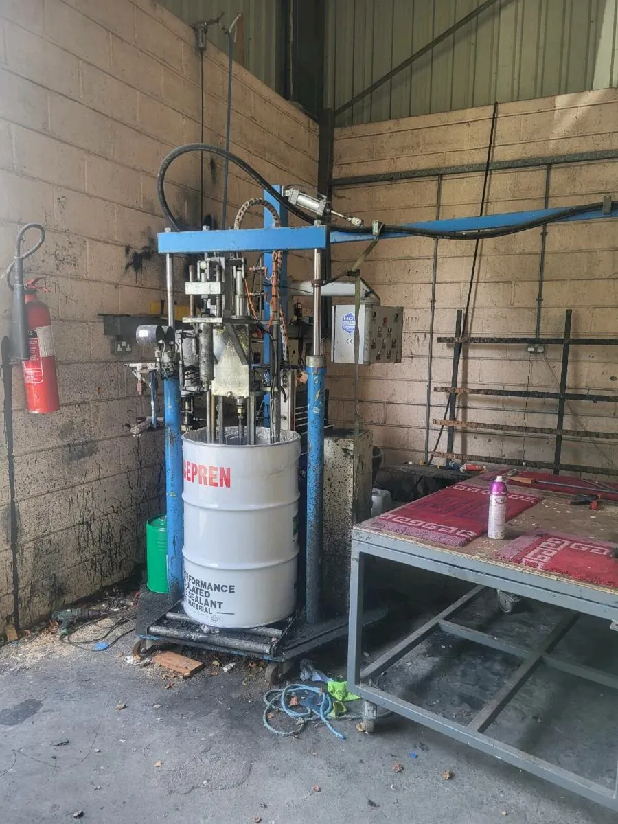 Glass sealant machine and washer - Image 1